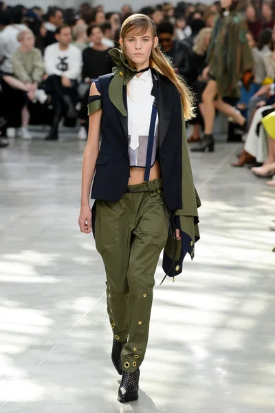 Look 18